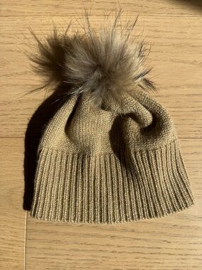 Simons gold beige tan Knit Beanie with real fur Pom